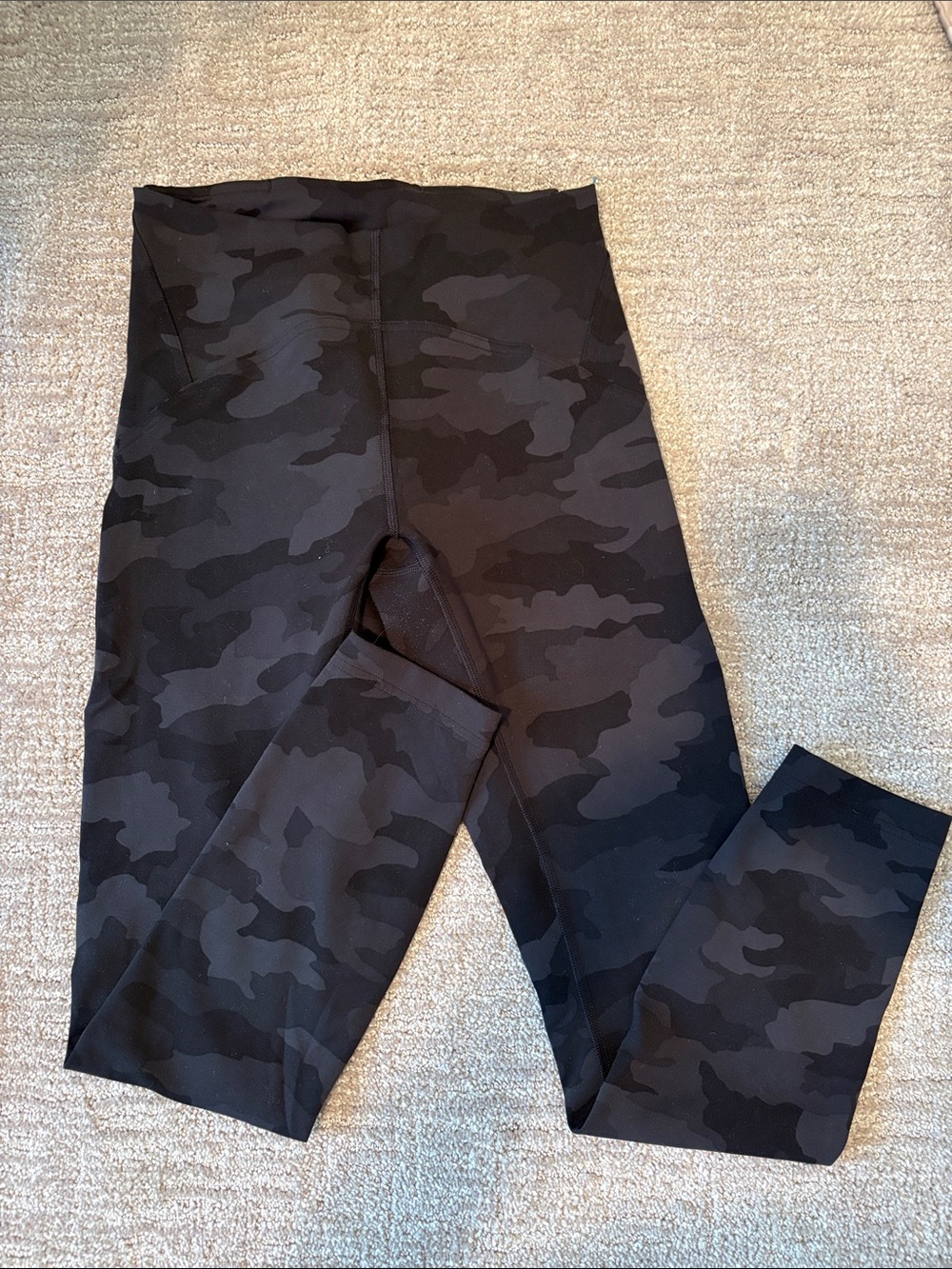 lululemon instill High -Rise tight 25” Black Gently Worn